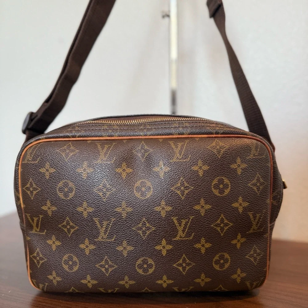 Vintage Louis‎ Vuitton Reporter with COA
